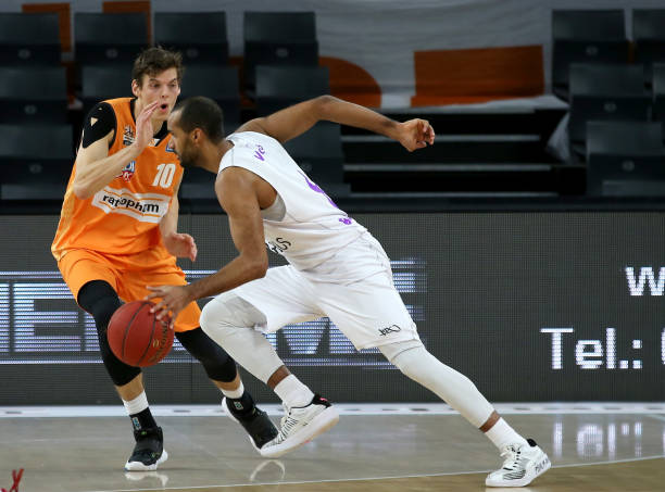 他展现的不 他展现的不